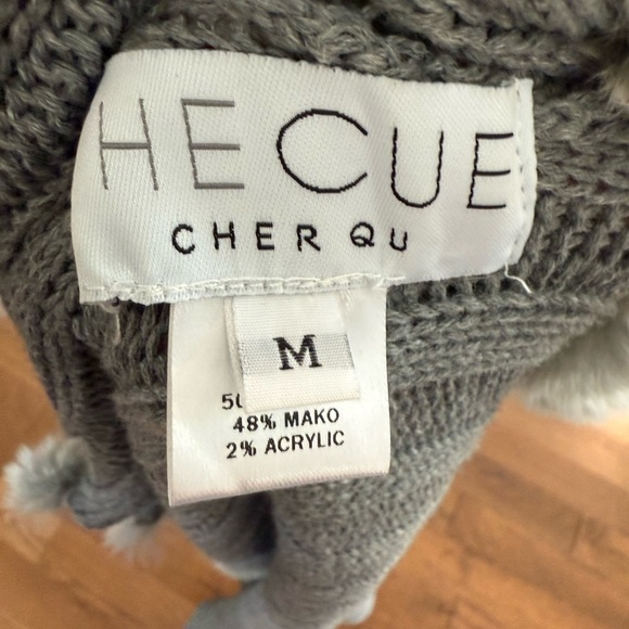 Gray Knit Vest with Faux Fur Trim - Picture 6 of 9